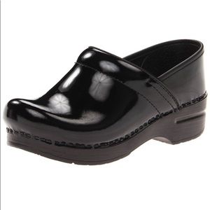Dansko pro clogs patent leather black size 41 10.5